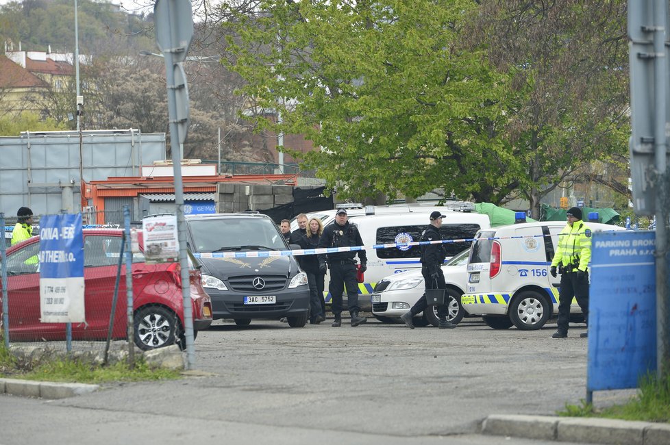 V Holešovicích se zřejmě zastřelil strážník městské policie.