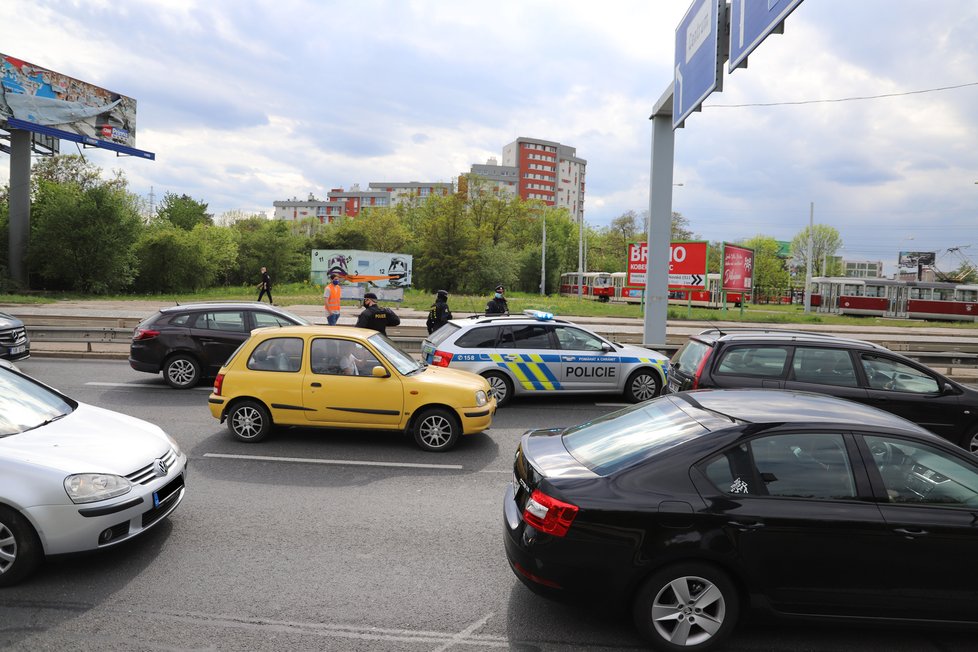 Policistům v Praze ujížděl zdrogovaný řidič. Dopadli ho v Hloubětíně.