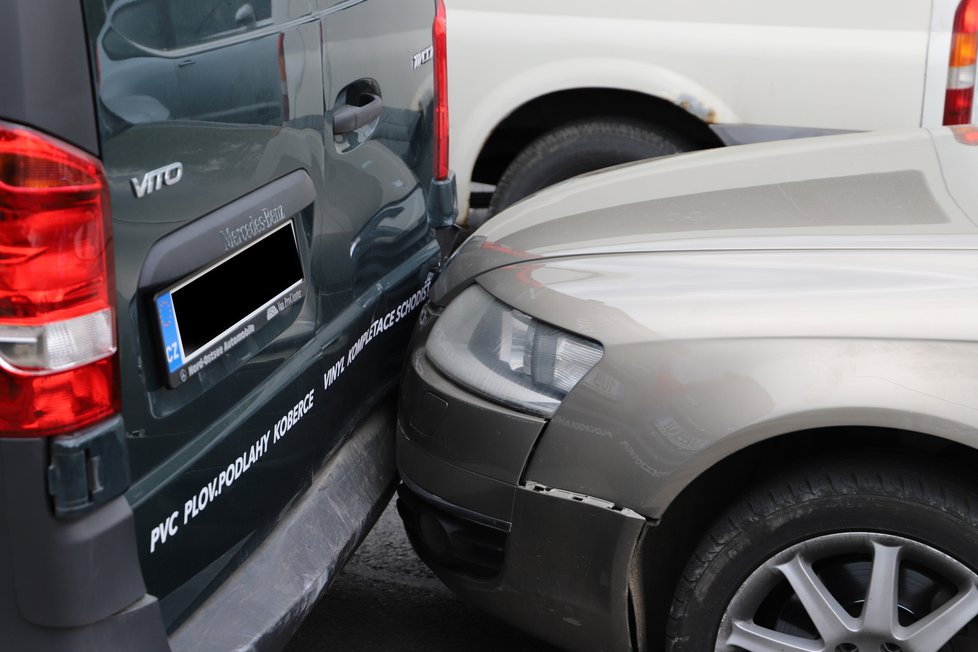 Policistům v Praze ujížděl zdrogovaný řidič. Dopadli ho v Hloubětíně.