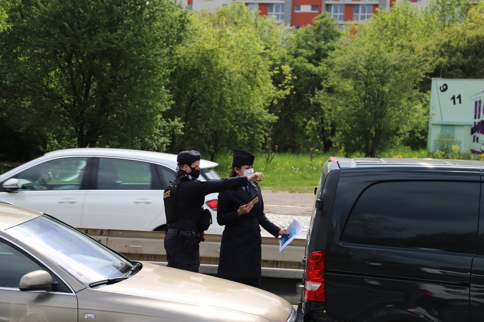 Policistům v Praze ujížděl zdrogovaný řidič. Dopadli ho v Hloubětíně.