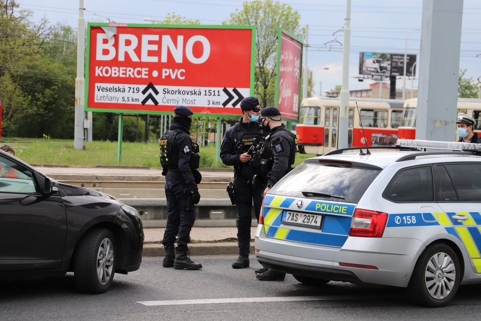 Policistům v Praze ujížděl zdrogovaný řidič. Dopadli ho v Hloubětíně.