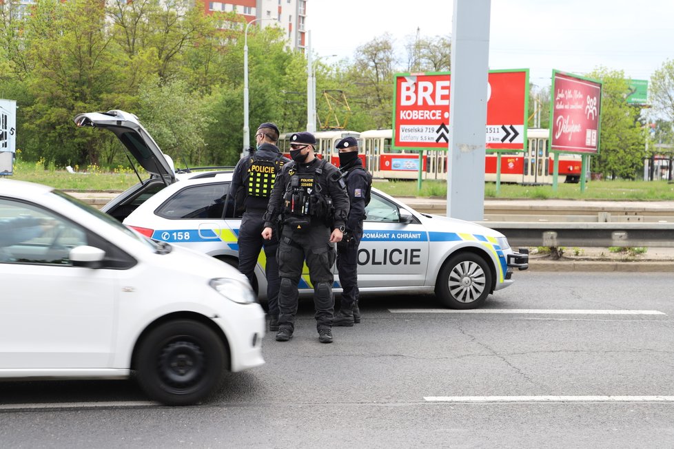 Policistům v Praze ujížděl zdrogovaný řidič. Dopadli ho v Hloubětíně.