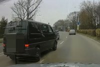 Opilec hodil myšku před policejní auto: Na místě přišel o papíry