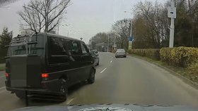 Opilec hodil myšku před policejní auto: Na místě přišel o papíry