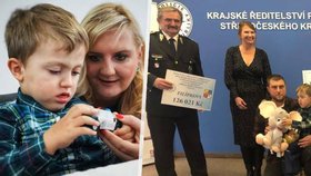 Policisté pro Filípka vybrali 169 tisíc korun: Trpí vadou, kvůli které nemůže chodit ani stát