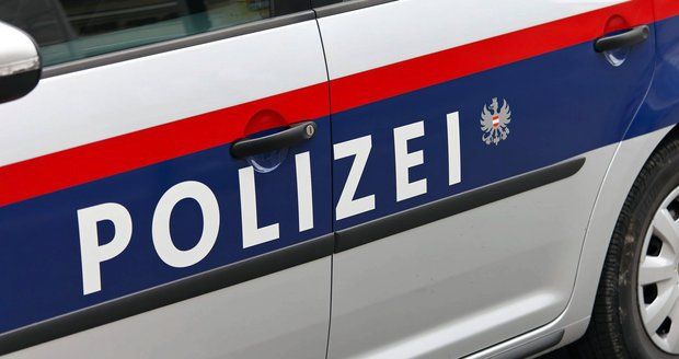 Českého pašeráka (23) lidí zadržela policie: Do Rakouska se snažil dostat uprchlíky z Afghánistánu