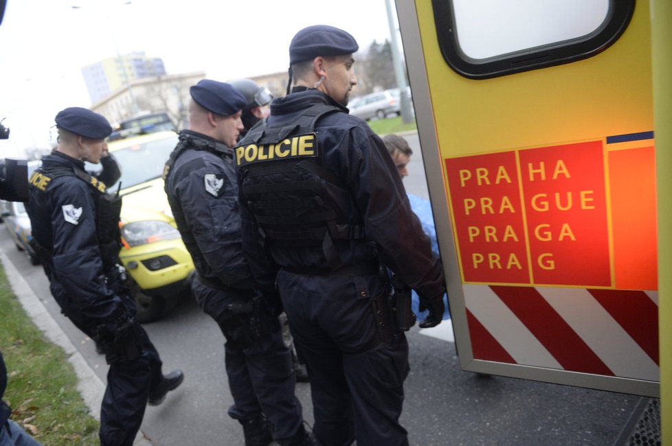 Známý recidivista v Praze vyhrožoval sebevraždou - vyjednávání trvalo téměř dvě hodiny!
