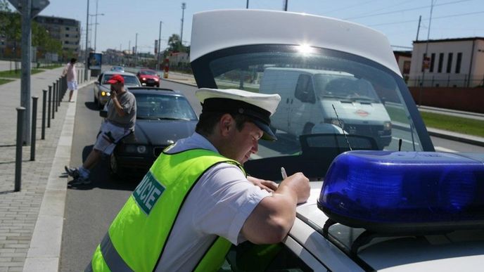 Policie řeší dopravní přestupek - ilustrační foto