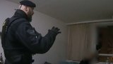 Dramatická záchrana v Praze 4: Sebevrah chtěl skočit z 5. patra, partnerka ho držela za nohu!