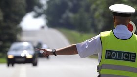 Policie může odebrat řidičům malý techničák za velké závady. Z místa kontroly tak můžete odejít po svých...