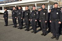 Dvacet policistů zamířilo do Slovinska, v jejich čele žena. Pomohou s uprchlíky