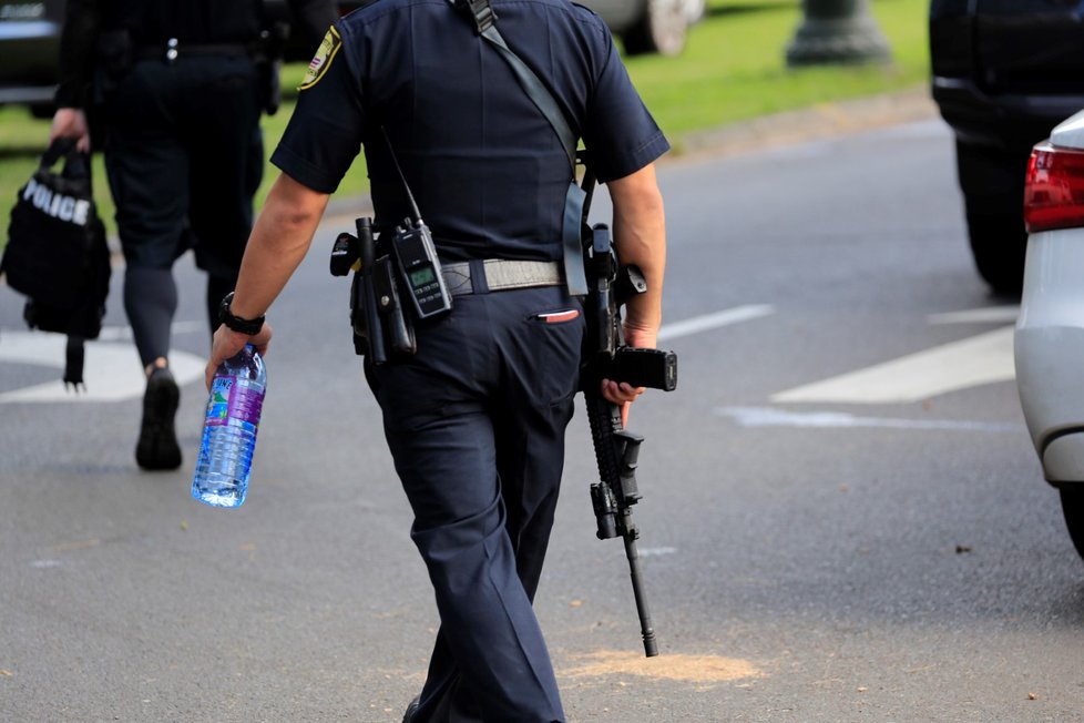 Muž původem z Česka údajně zastřelil na Havaji dva policisty a možná i bytnou.