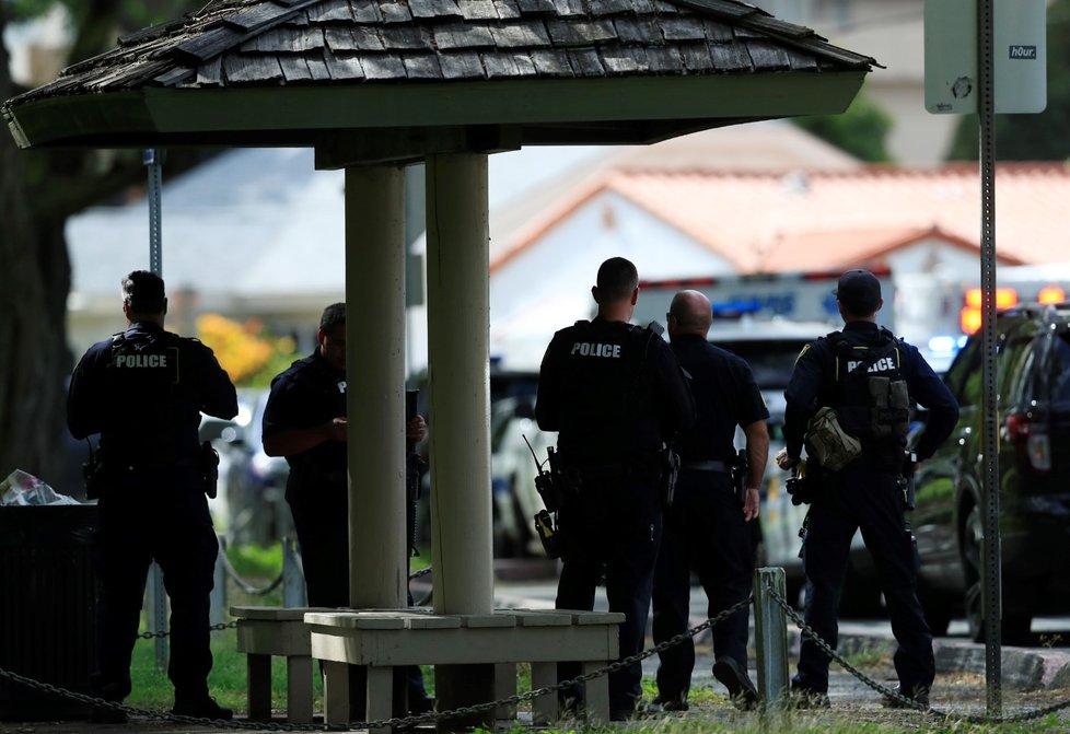 Muž původem z Česka údajně zastřelil na Havaji dva policisty a možná i bytnou.