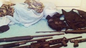 Fotografie z Instagramu, kde se Nikolas Cruz vytahoval se svými zbraněmi.