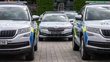 Policisté se pochlubili novým superbem nebo SUV: „Mám z nových aut radost,“ říká prezident Švejdar