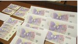 Taxikář v Praze vracel zákazníkům padělané bankovky!