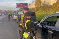 Policisté v Praze kontrolovali taxikáře z ciziny: 8 lidí z 24 zadržených bylo v Česku nelegálně!