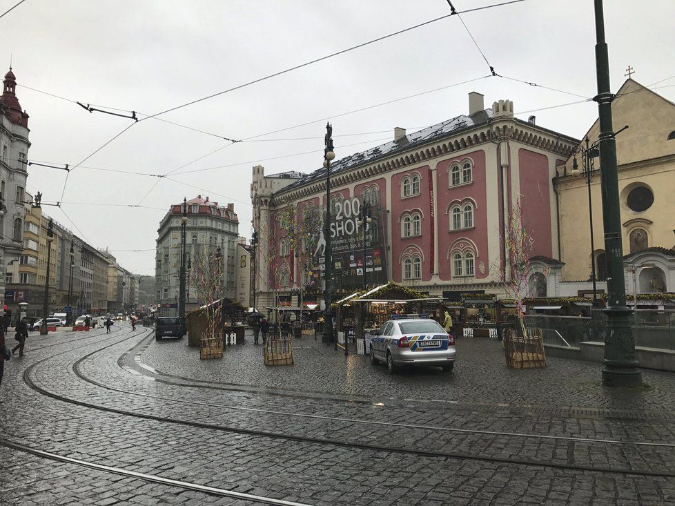 V ulicích Prahy potkáte v období Velikonoc více policistů.