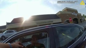 Policie v Ohiu zveřejnila záznam z kamery policisty, který zastřelil těhotnou.