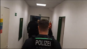 Policie obvinila muže z říjnové vraždy v Ústí nad Labem. Po činu uprchl do Německa.