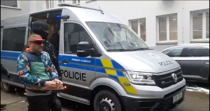 Policie obvinila muže z říjnové vraždy v Ústí nad Labem. Po činu uprchl do Německa.