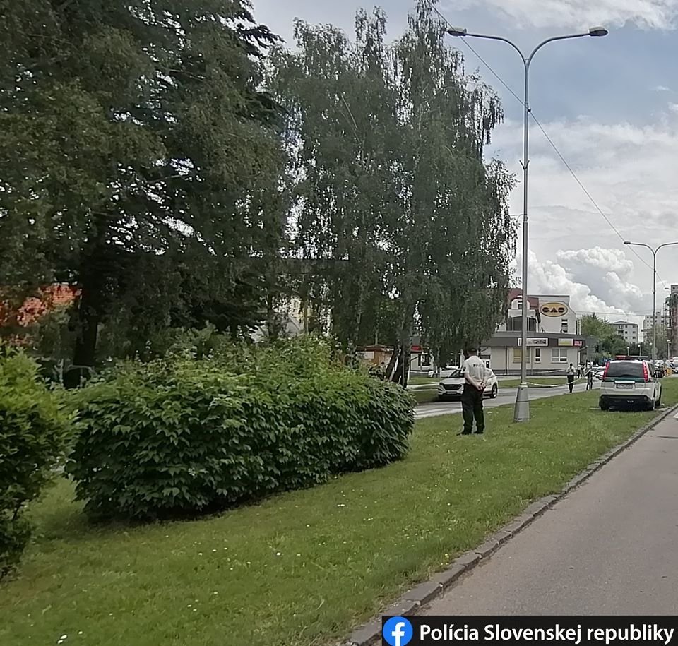 Mladík zaútočil na základní školu ve Vrútkách.