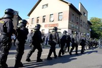 Varnsdorf: Znovu pochodují stovky lidí, 5 z nich zatkla policie!