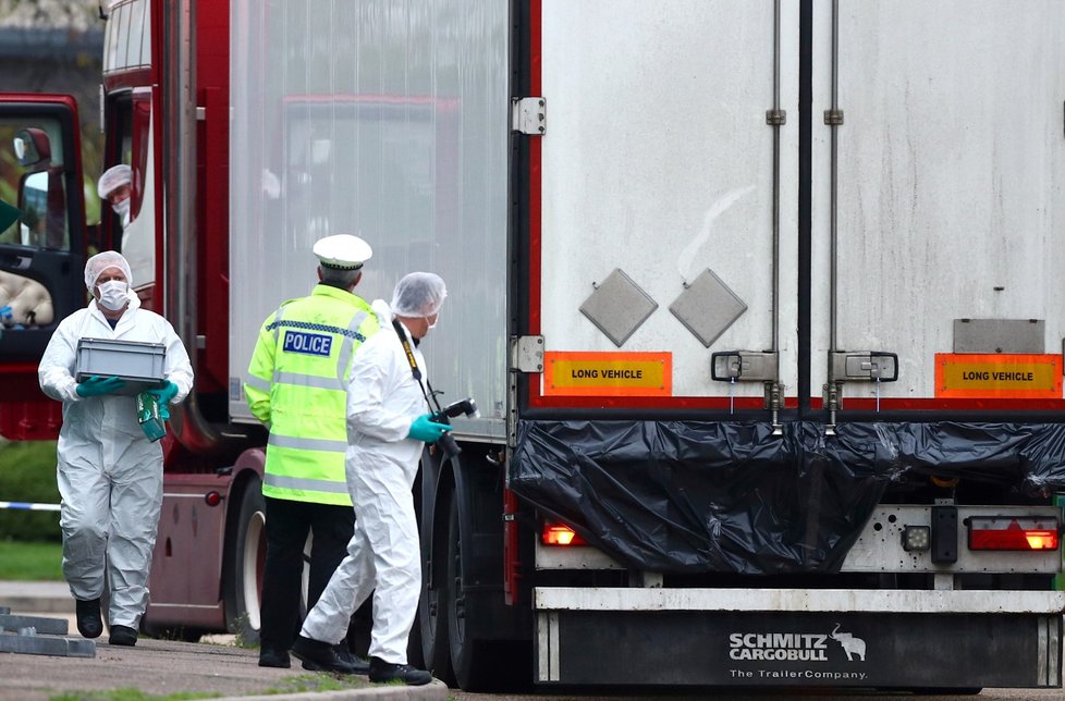 Policie našla na jihovýchodě Anglie v kamionu 39 mrtvých. (23. 10. 2019)