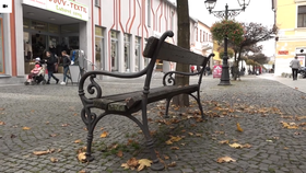 Vincet (31) mlátil hlavou partnerky o lavičku v centru města