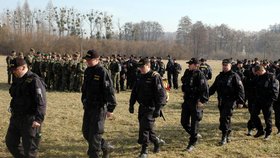 Výsluhy vojáků z povolání a příslušníků bezpečnostních zdrojů se nebudou danit, rozhodli poslanci.