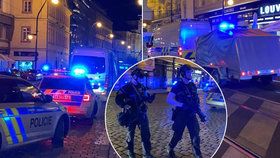 Po zuby ozbrojení policisté a pyrotechnici zasahovali v centru Prahy: Neznámý muž vyhrožoval bombou!