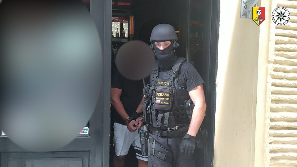 Policisté v centru Prahy zadrželi tři muže, které následně obvinili z loupeže a vydírání.
