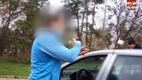Policisté zabavili auto muži (38), protože nerespektoval zákaz řízení a odmítl se podrobit testu na drogy.