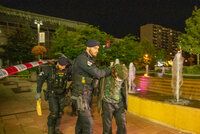 Zfetovaný opilec zapálil zahradní domek, „aby udělal radost dětem“: Pak napadl policistu a skončil v léčebně