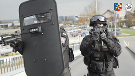 Policisté jednotky ZONA policie Olomouckého kraje.