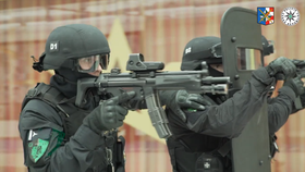 Policisté jednotky ZONA policie Olomouckého kraje.