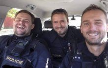 Nejkrásnější policisté v Česku! Fotka, ze které se ženám podlamují kolena