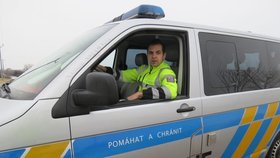 Dopravní policista Jakub Štaffa (27) zachránil život dvěma lidem.