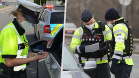 Policisté kontrolují doklady řidiče.