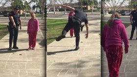 Policista naučil dívku bez domova skákat na panákovi.