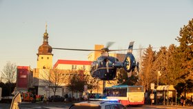 Vrtulník na náměstí v Unhošti