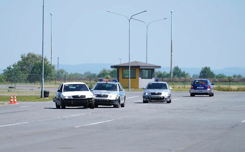 Policisté ČR nacvičují PIT manévr