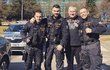 Nadřízení potrestali policisty, kteří se v Ostravě vyfotili s omilostněným dvojnásobným vrahem Jiřím Kajínkem (57) a snímek v březnu sdíleli na sociálních.