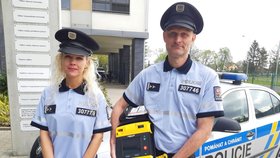 Policisté Eva Huspeková a Petr Werner z Plesné na Chebsku zachránili život muži, který zkolaboval.