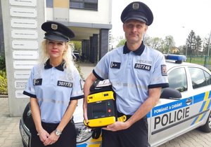 Policisté Eva Huspeková a Petr Werner z Plesné na Chebsku zachránili život muži, který zkolaboval.