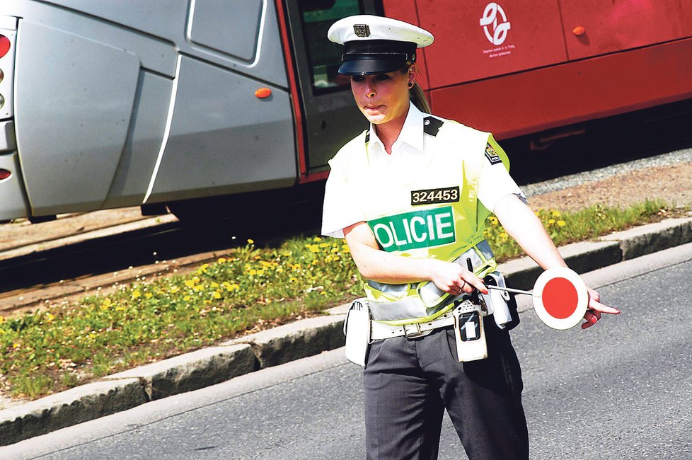 Na řidiče o velikonočních svátcích čekají zvýšené policejní kontroly.