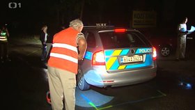 Rekonstrukce nehody sražené policistky: Tým vyšetřovatelů vyjel ke Kostelci nad Labem