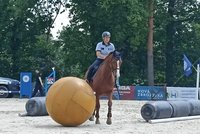 Policistka Vlaďka je zpět v sedle: Překonala pád z koně a vážný úraz