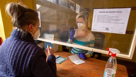 V Poličce na Svitavsku začalo fungovat samotestovací centrum s antigenními testy (9. 3. 2021)