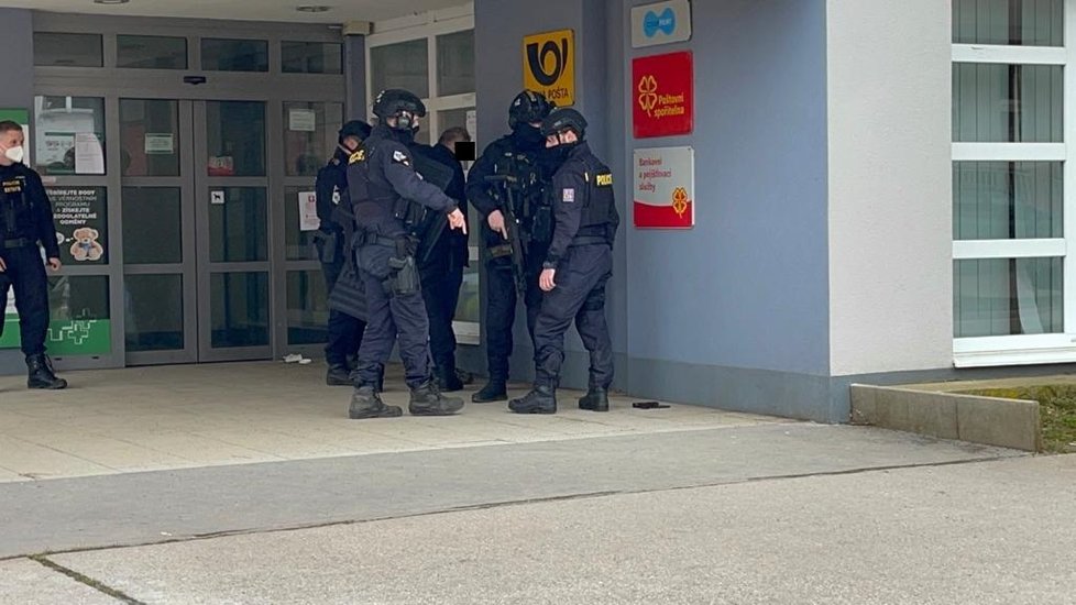 Incident u polikliniky v Praze 13, 11. března 2021.